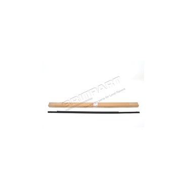 Weather Seal Front RH RRS 05-12 (Genuine) CGE000860